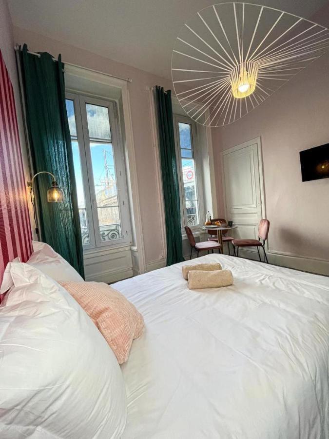 Suite Whitney Lyon Exterior photo